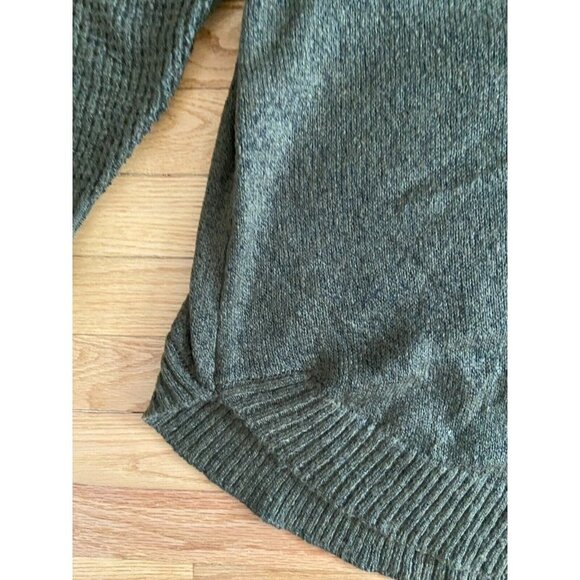 Rue 21 Plus Size Women's Olive Green V-Neck Cold Shoulder Sweater Size 3X - Picture 11 of 11